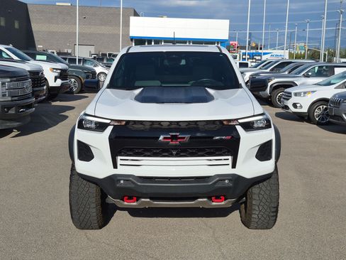 Used 2024 Chevrolet Colorado ZR2 w/ Technology Package AWD/4WD image 9