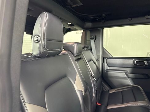 Used 2025 Ford Bronco Outer Banks image 27
