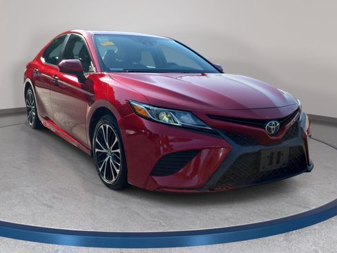 Used 2019 Toyota Camry SE FWD image 3