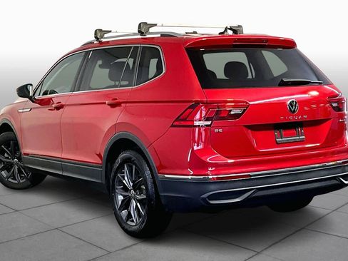 Used 2022 Volkswagen Tiguan SE w/ Panoramic Sunroof Package image 12