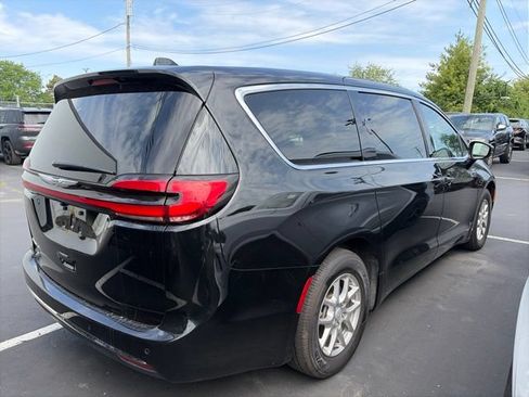 Used 2026 Chrysler Pacifica Select FWD image 5