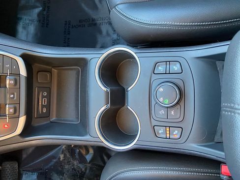 Used 2024 GMC Terrain SLT image 20