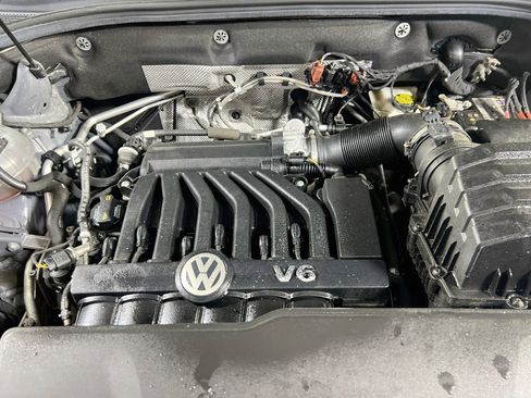 Used 2020 Volkswagen Atlas Cross Sport SEL R-Line image 30