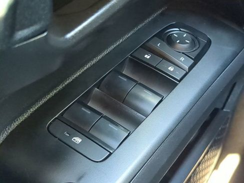 Used 2025 Toyota Tacoma SR image 21