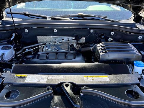 Used 2025 Volkswagen Atlas SE image 36