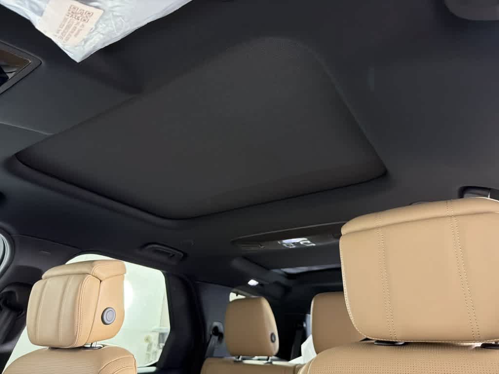 New 2026 Land Rover Discovery Limited Edition AWD/4WD image 28