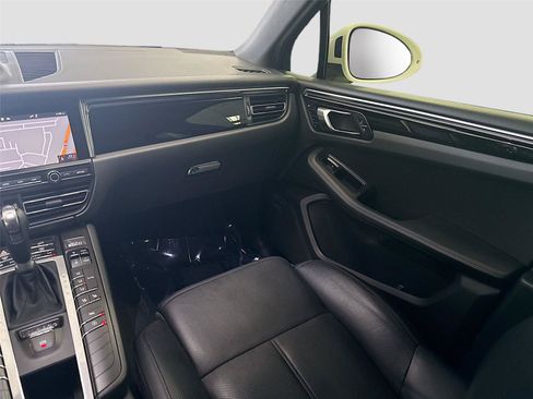 Used 2021 Porsche Macan S AWD/4WD image 23