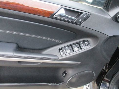 Used 2012 Mercedes-Benz GL 550 4MATIC image 22