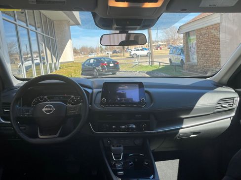 Used 2025 Nissan Rogue SV image 35