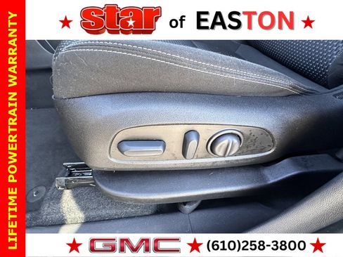 Used 2023 GMC Terrain SLE w/ Driver Convenience Package image 17