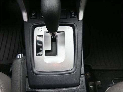 Used 2017 Subaru Forester 2.5i Premium image 4