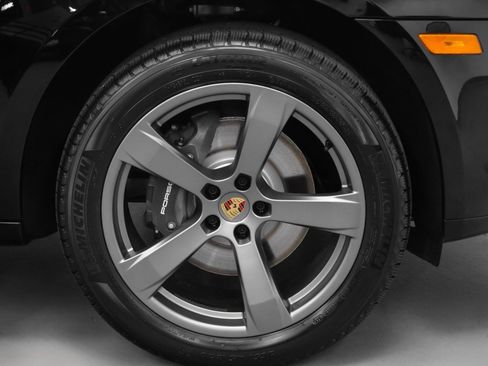 Used 2025 Porsche Macan image 13