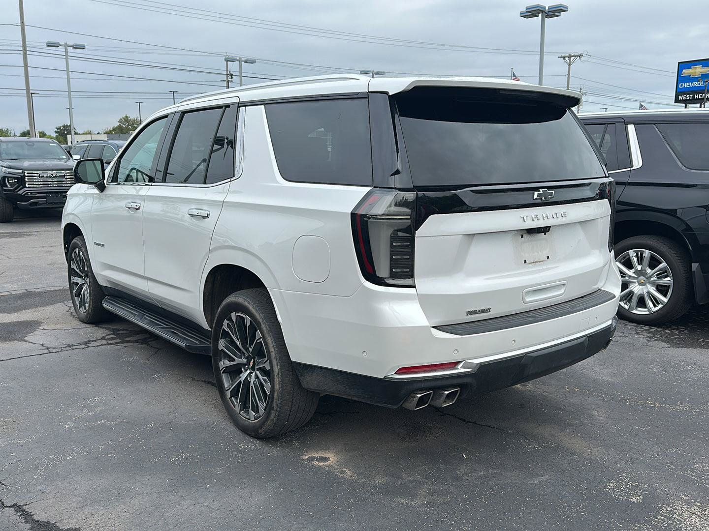 Used 2025 Chevrolet Tahoe High Country w/ Sun And Tow Package AWD/4WD image 4