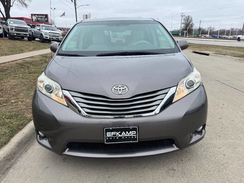 Used 2013 Toyota Sienna Limited image 8