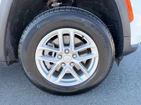 Used 2025 Jeep Grand Cherokee L Laredo w/ Luxury Tech Group I image 33