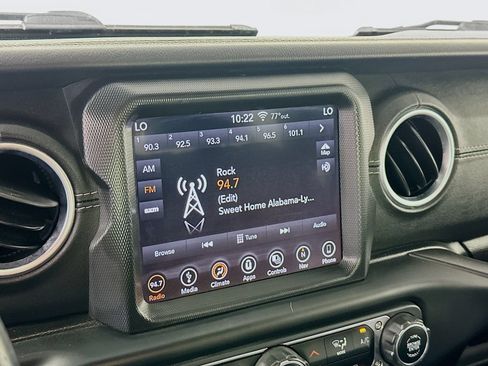 Used 2019 Jeep Wrangler Unlimited Sahara AWD/4WD image 15