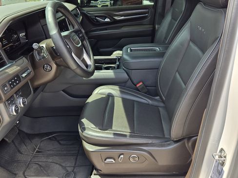 Used 2024 GMC Yukon XL Denali AWD/4WD image 4