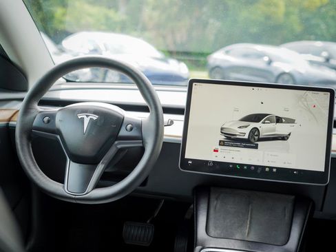 Used 2022 Tesla Model 3 Long Range AWD/4WD image 10