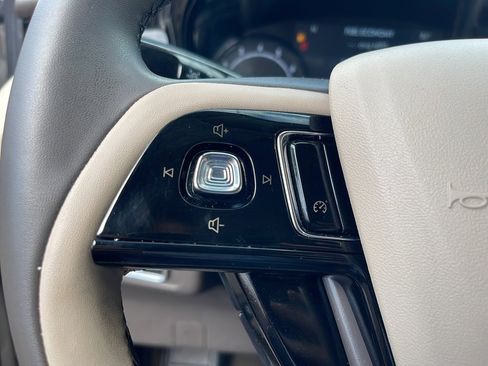 Used 2022 Lincoln Corsair Standard w/ Equipment Group 101A image 27