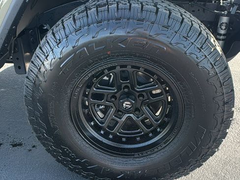 New 2025 Jeep Gladiator Sport image 11