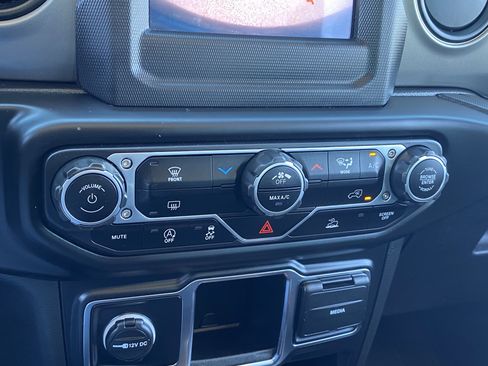 Used 2022 Jeep Wrangler Unlimited Sport AWD/4WD image 25