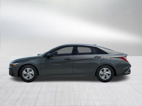 New 2026 Hyundai Elantra SE FWD image 3