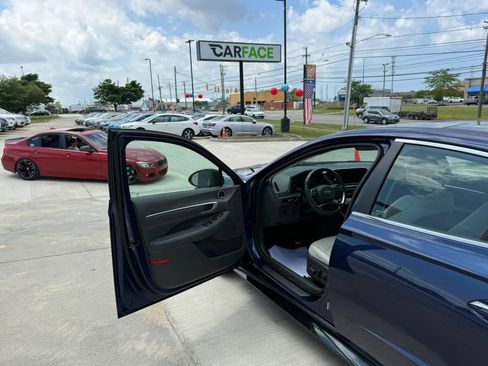 Used 2022 Hyundai Sonata Limited w/ Preferred Accessory Package FWD image 17