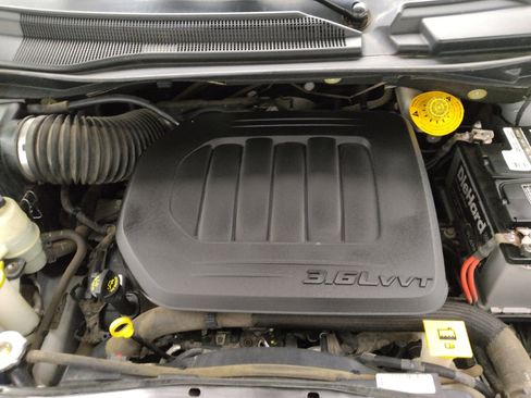 Used 2019 Dodge Grand Caravan SE w/ UConnect Hands-Free Group FWD image 30
