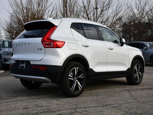 Certified 2025 Volvo XC40 B5 Core image 7