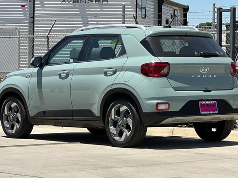 Used 2025 Hyundai Venue SEL FWD image 7