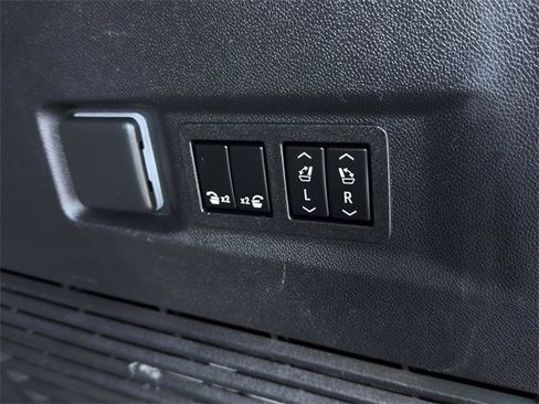 Used 2022 Chevrolet Tahoe LT w/ Luxury Package image 32