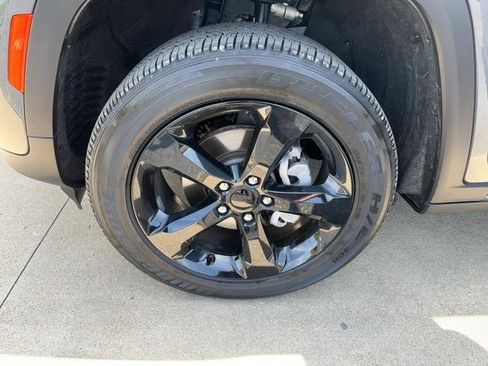 Certified 2023 Jeep Grand Cherokee Altitude image 19