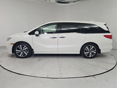 Used 2019 Honda Odyssey Elite image 3