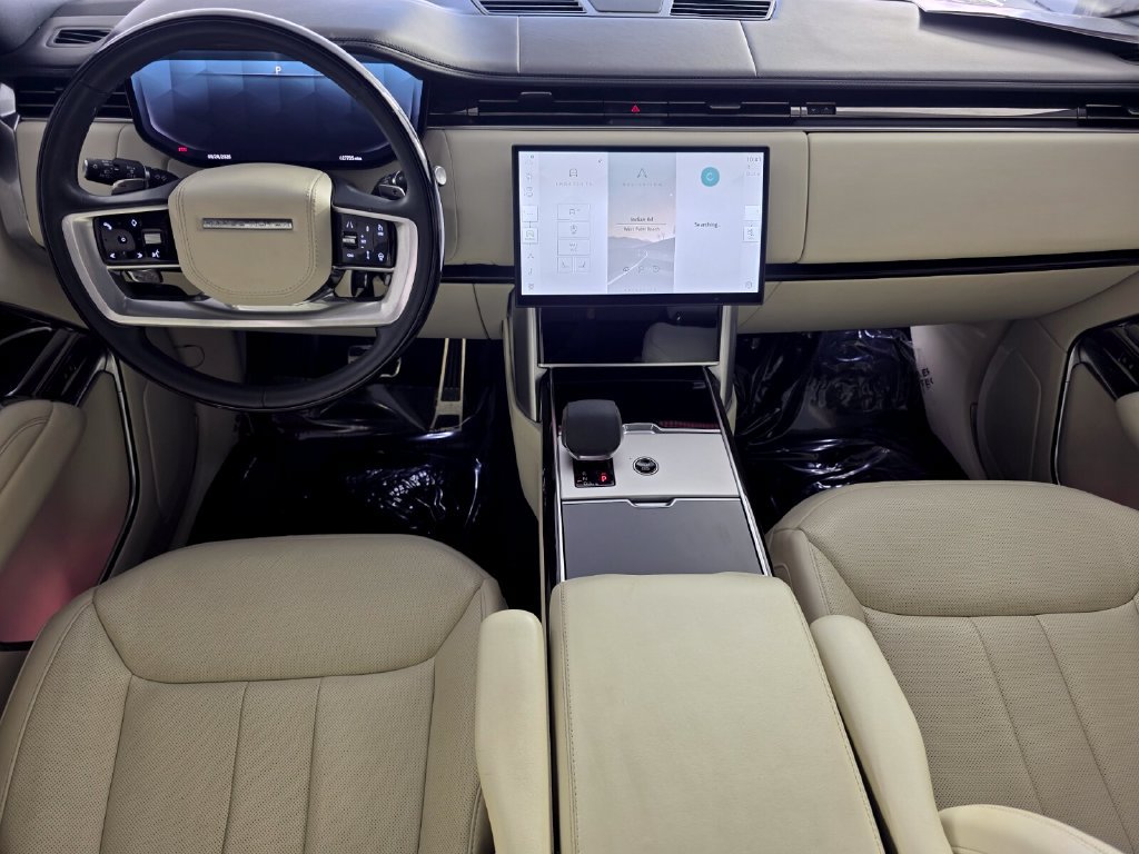 Used 2025 Land Rover Range Rover Long Wheelbase SE AWD/4WD image 13