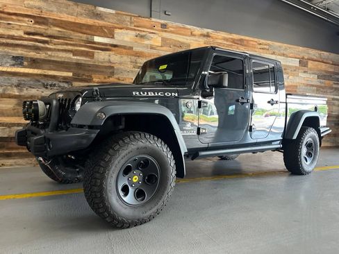 Used 2017 Jeep Wrangler Unlimited Rubicon w/ Cold Weather Group AWD/4WD image 9