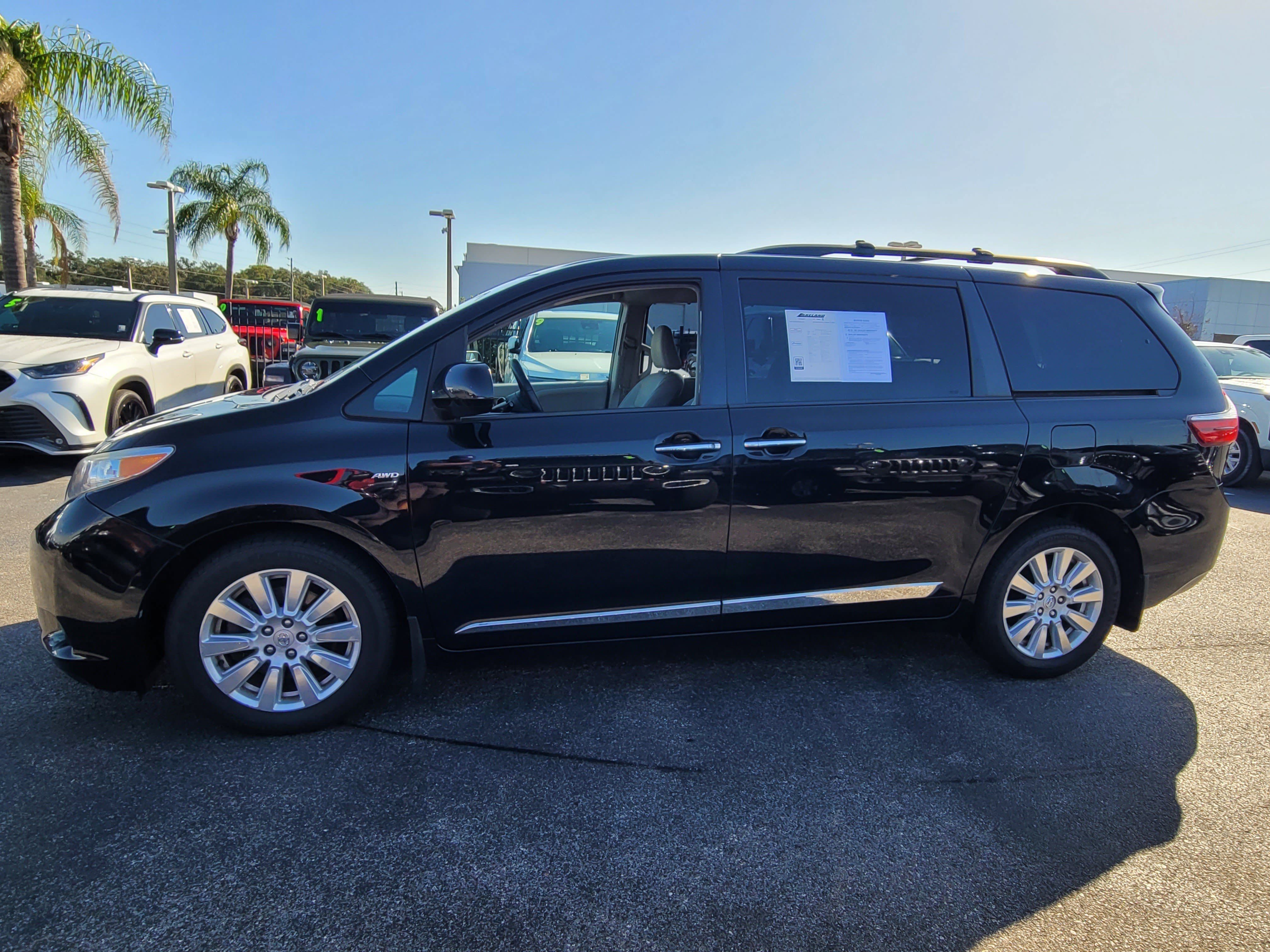 Used 2017 Toyota Sienna XLE w/ XLE Navigation Package AWD/4WD image 7