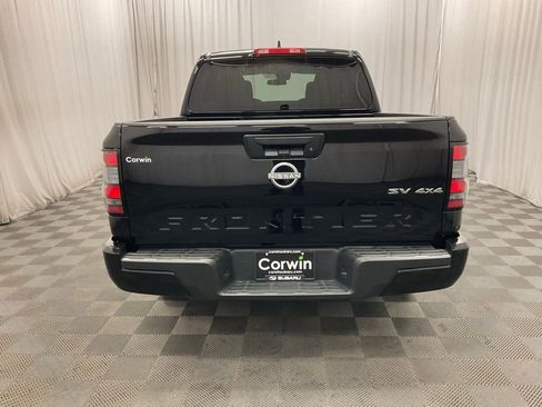 Used 2024 Nissan Frontier SV image 5
