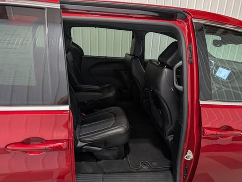 Used 2025 Chrysler Pacifica Select FWD image 26