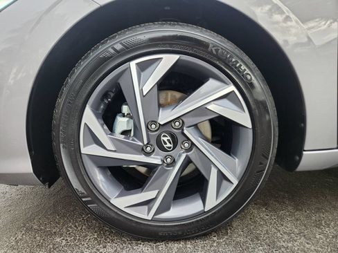 Used 2025 Hyundai Elantra Sport FWD image 19