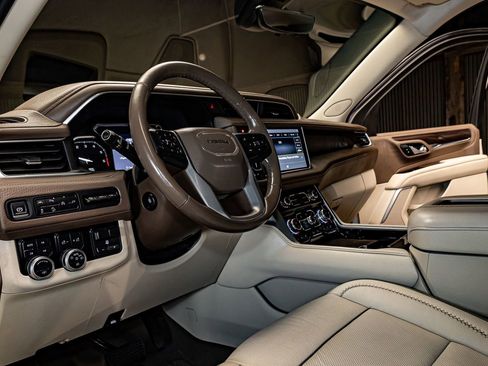 Used 2021 GMC Yukon XL Denali w/ Denali Ultimate Package image 15