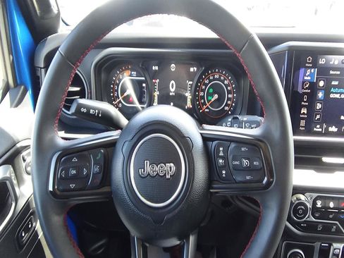Used 2024 Jeep Wrangler Unlimited Rubicon w/ Convenience Group AWD/4WD image 21