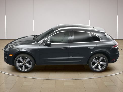 Certified 2024 Porsche Macan AWD/4WD image 33