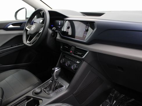 Used 2022 Volkswagen Taos SE image 28