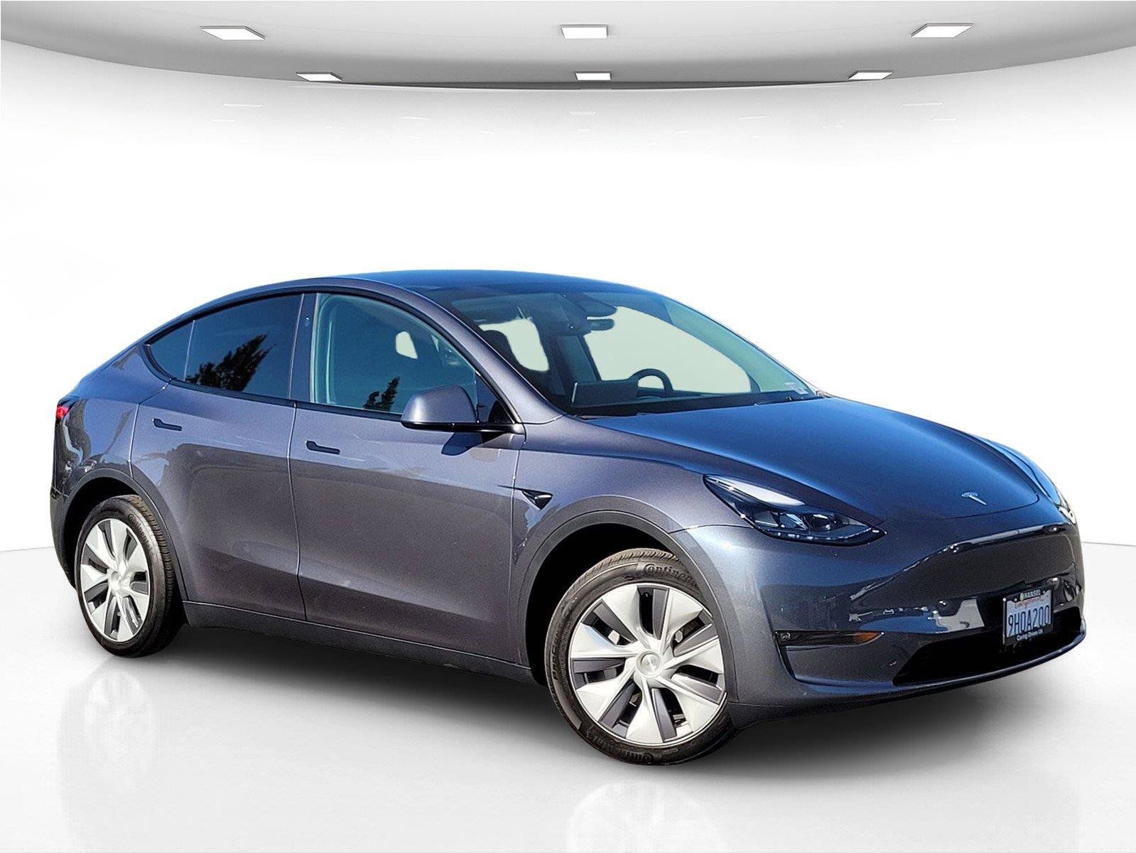 Used 2023 Tesla Model Y Long Range AWD/4WD image 2