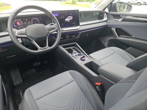 Certified 2026 Volkswagen Tiguan SE AWD/4WD image 4
