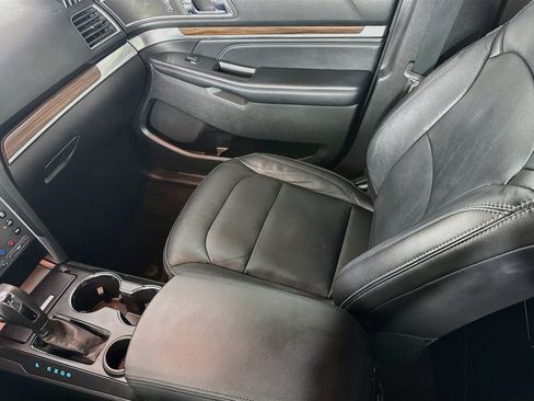 Used 2018 Ford Explorer Limited w/ Equipment Group 301A FWD image 40