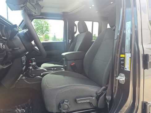 Certified 2025 Jeep Wrangler Unlimited Sahara AWD/4WD image 9
