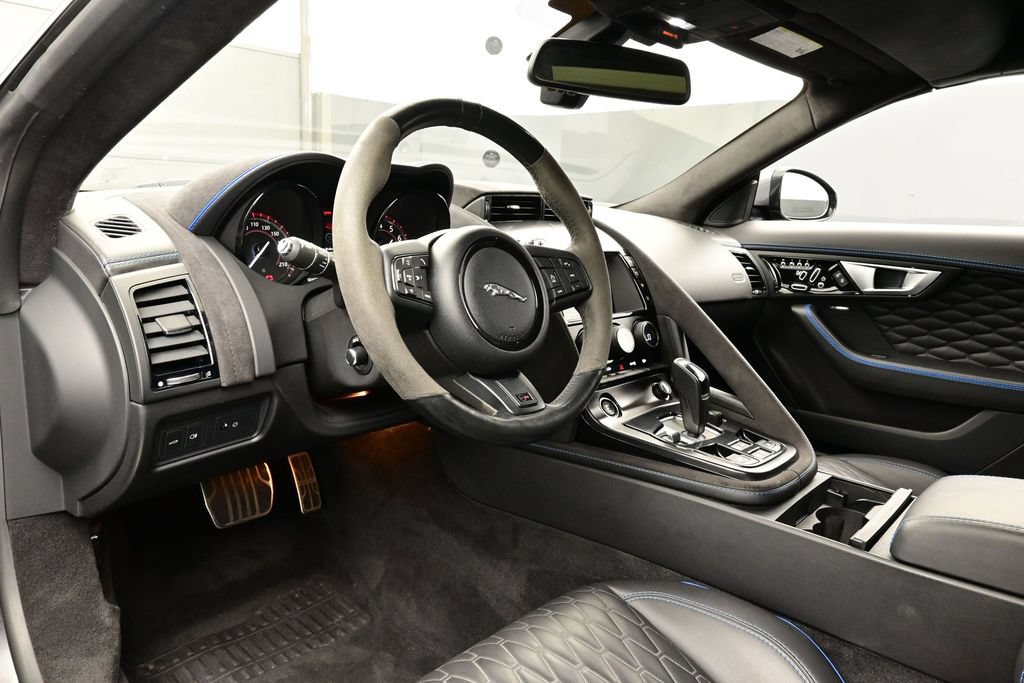 Used 2017 Jaguar F-TYPE SVR AWD/4WD image 4