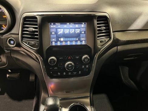 Used 2018 Jeep Grand Cherokee Laredo image 26