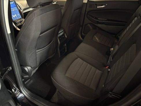 Used 2024 Ford Edge SE w/ Black Appearance Package image 7